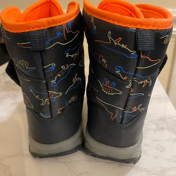 Carter’s, Grady Light Up Snow Boots, size 8 - Picture 4 of 10
